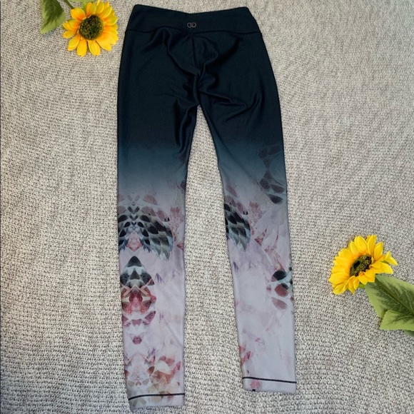 Calia by Carrie Underwood Radial Kaleidoscope Floral Leggings 🌸 - Picture 3 of 10